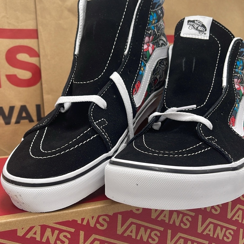 Vans Men’s High-Top Sneakers Sk8-Hi
Tiger Floral Multi/True White
VN000BW76GL - Picture 5 of 16